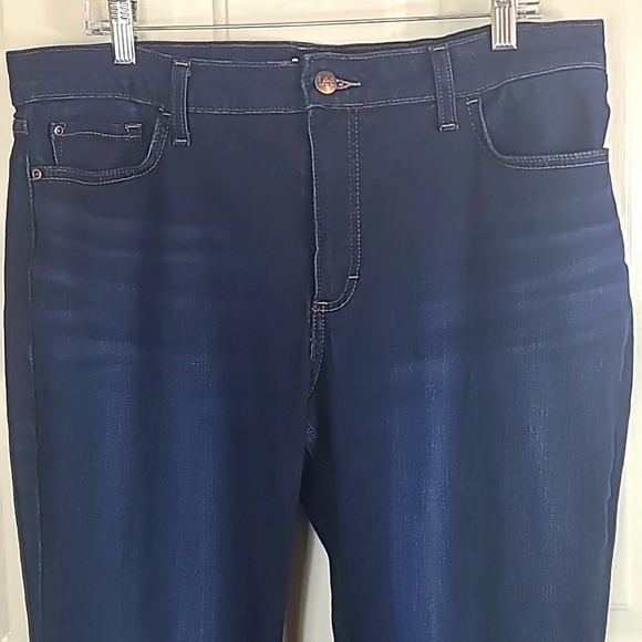 Lee Straight Leg Jeans - Picture 2 of 11